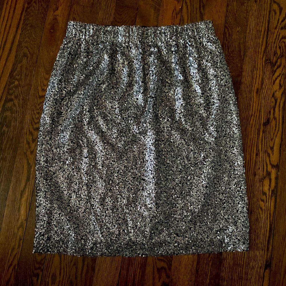Fun sequin skirt. Black with dark silver sequins